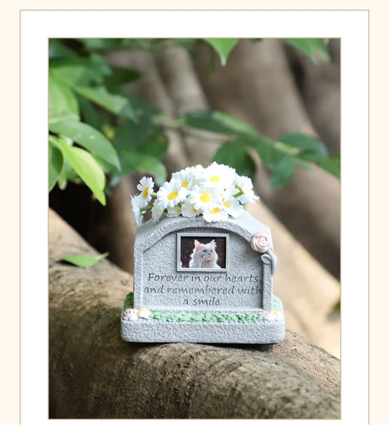 Pet Memorial Heart-Shaped Flower Tombstone – Resin Monument for Dogs & Cats
