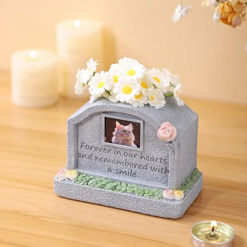 Pet Memorial Heart-Shaped Flower Tombstone – Resin Monument for Dogs & Cats