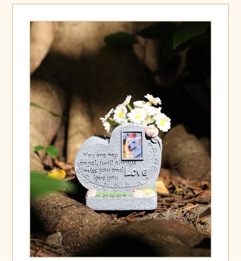 Pet Memorial Heart-Shaped Flower Tombstone – Resin Monument for Dogs & Cats
