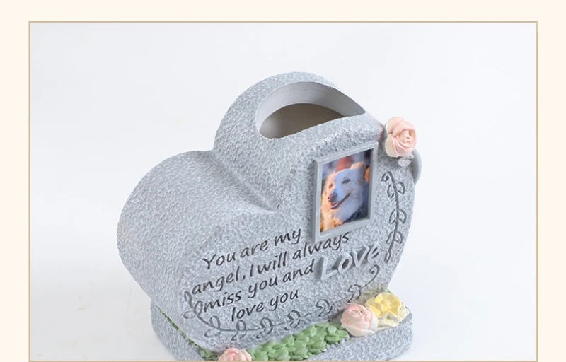 Pet Memorial Heart-Shaped Flower Tombstone – Resin Monument for Dogs & Cats