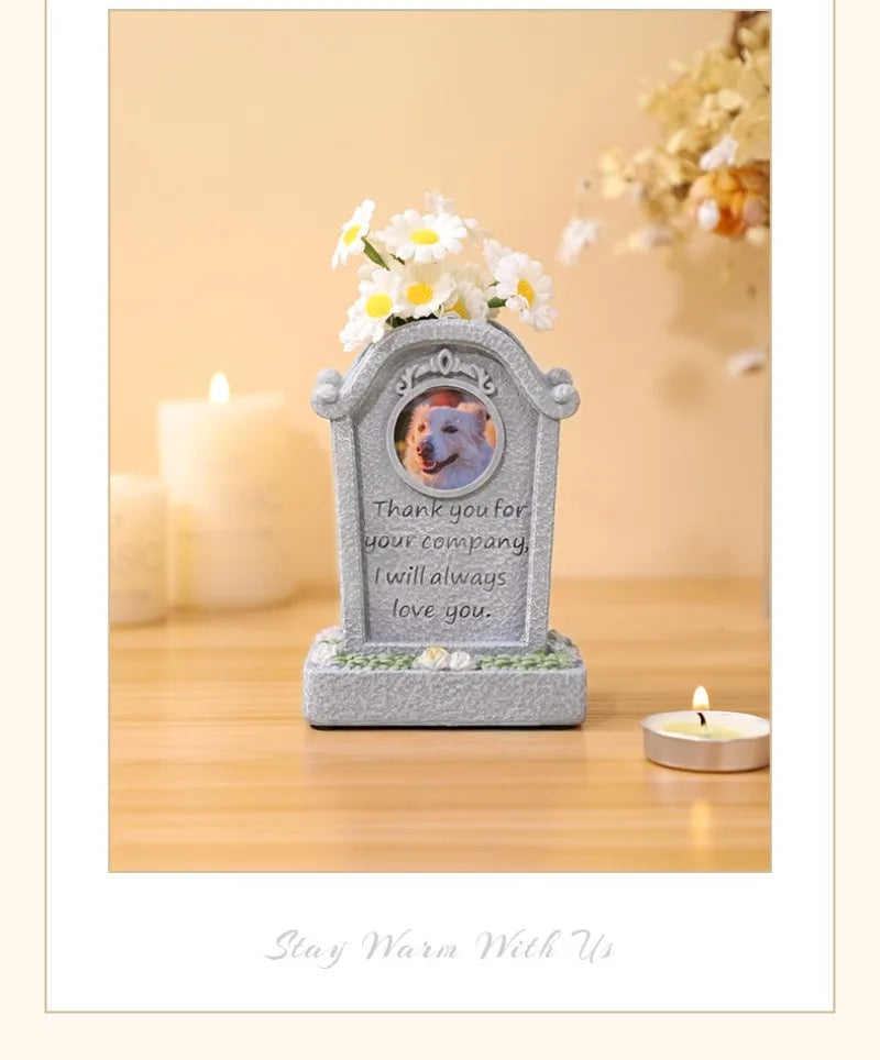 Pet Memorial Heart-Shaped Flower Tombstone – Resin Monument for Dogs & Cats