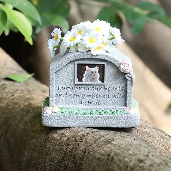Pet Memorial Heart-Shaped Flower Tombstone – Resin Monument for Dogs & Cats