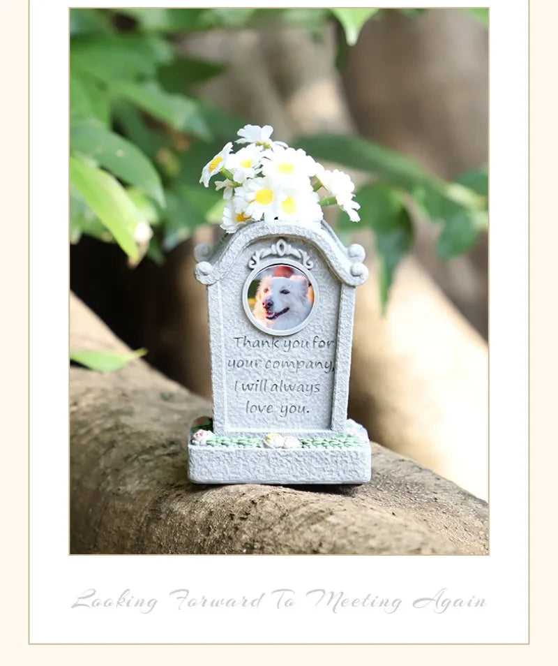 Pet Memorial Heart-Shaped Flower Tombstone – Resin Monument for Dogs & Cats