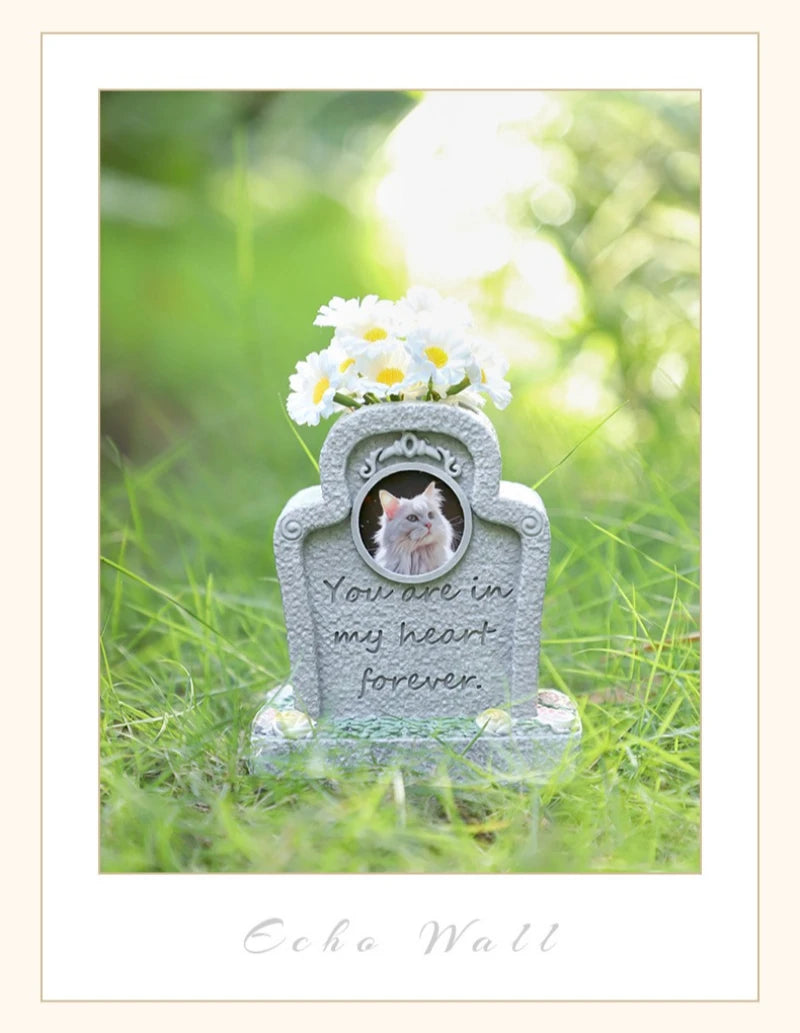 Pet Memorial Heart-Shaped Flower Tombstone – Resin Monument for Dogs & Cats