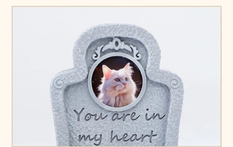 Pet Memorial Heart-Shaped Flower Tombstone – Resin Monument for Dogs & Cats