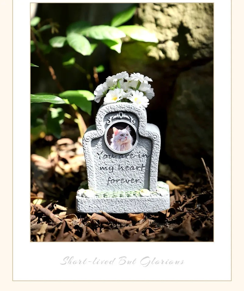 Pet Memorial Heart-Shaped Flower Tombstone – Resin Monument for Dogs & Cats