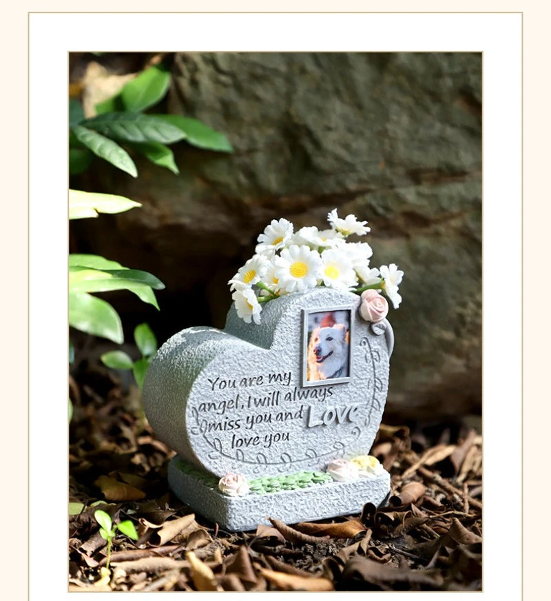 Pet Memorial Heart-Shaped Flower Tombstone – Resin Monument for Dogs & Cats